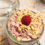 Falls Du auf der Suche nach einem nicht alltäglichen Dessert bist und auch noch Whisky magst, dann ist das schottische Cranachan genau das Richtige. #food #foodblog #whiskey #dessert #himbeeren #rezept